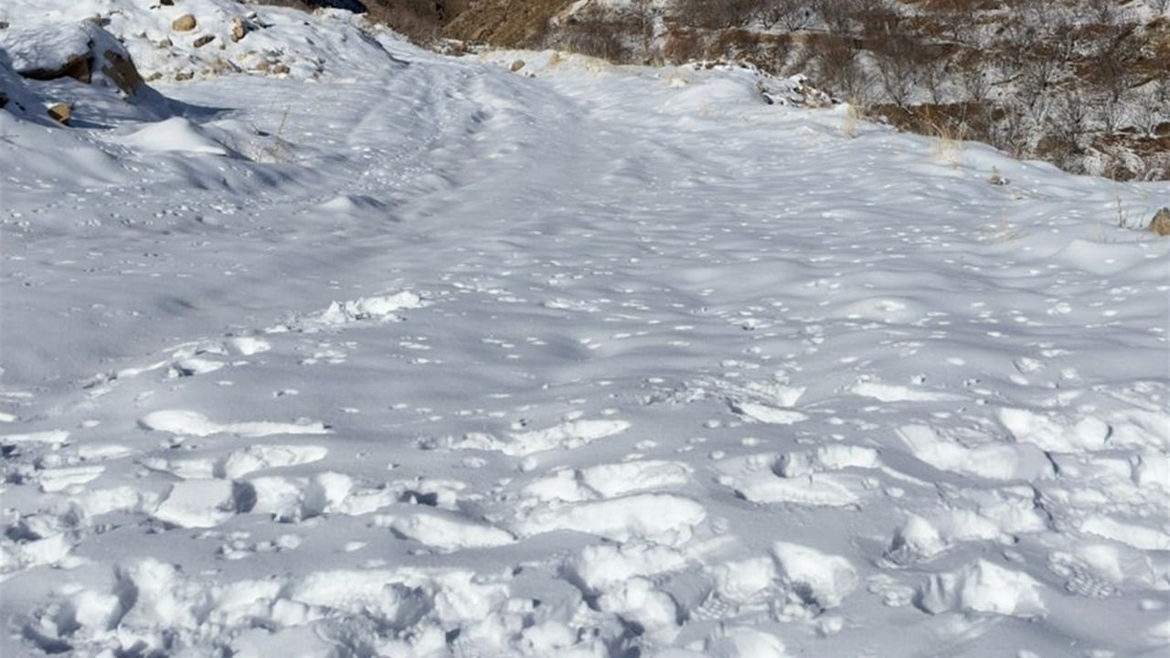 الثلوج تغطي الجبال في منطقة جومان - جبل سكران على الحدود العراقية الإيرانية