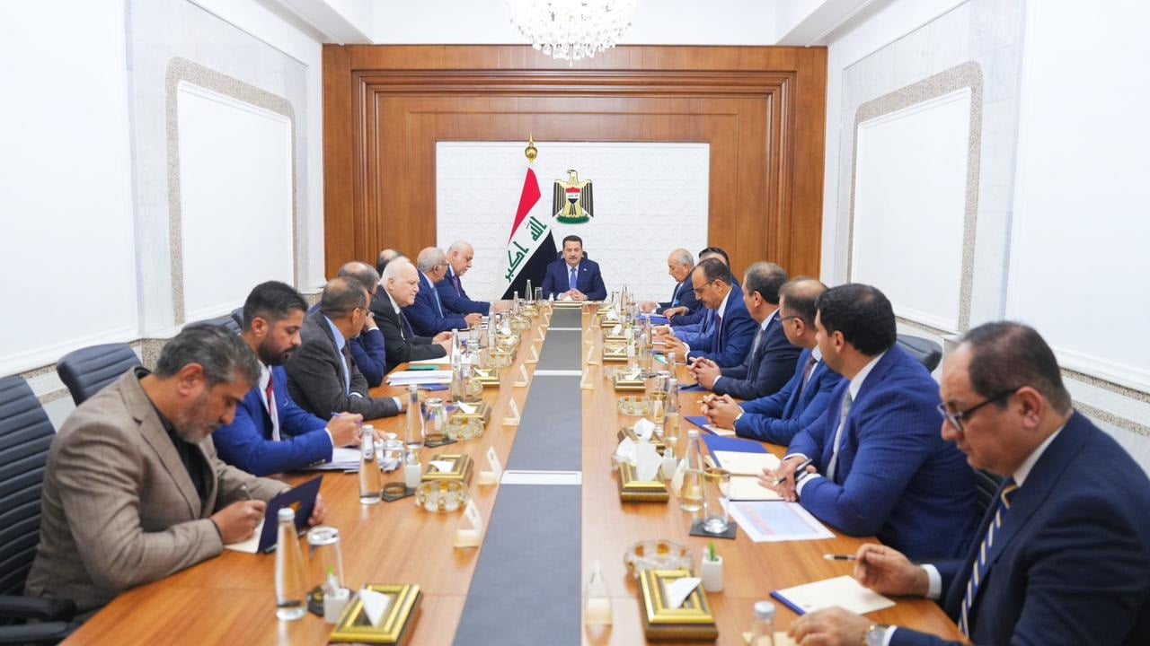 السوداني يشاور خبراء الاقتصاد لرسم السياسات المالية: المرحلة تتطلب قرارات متوازنة