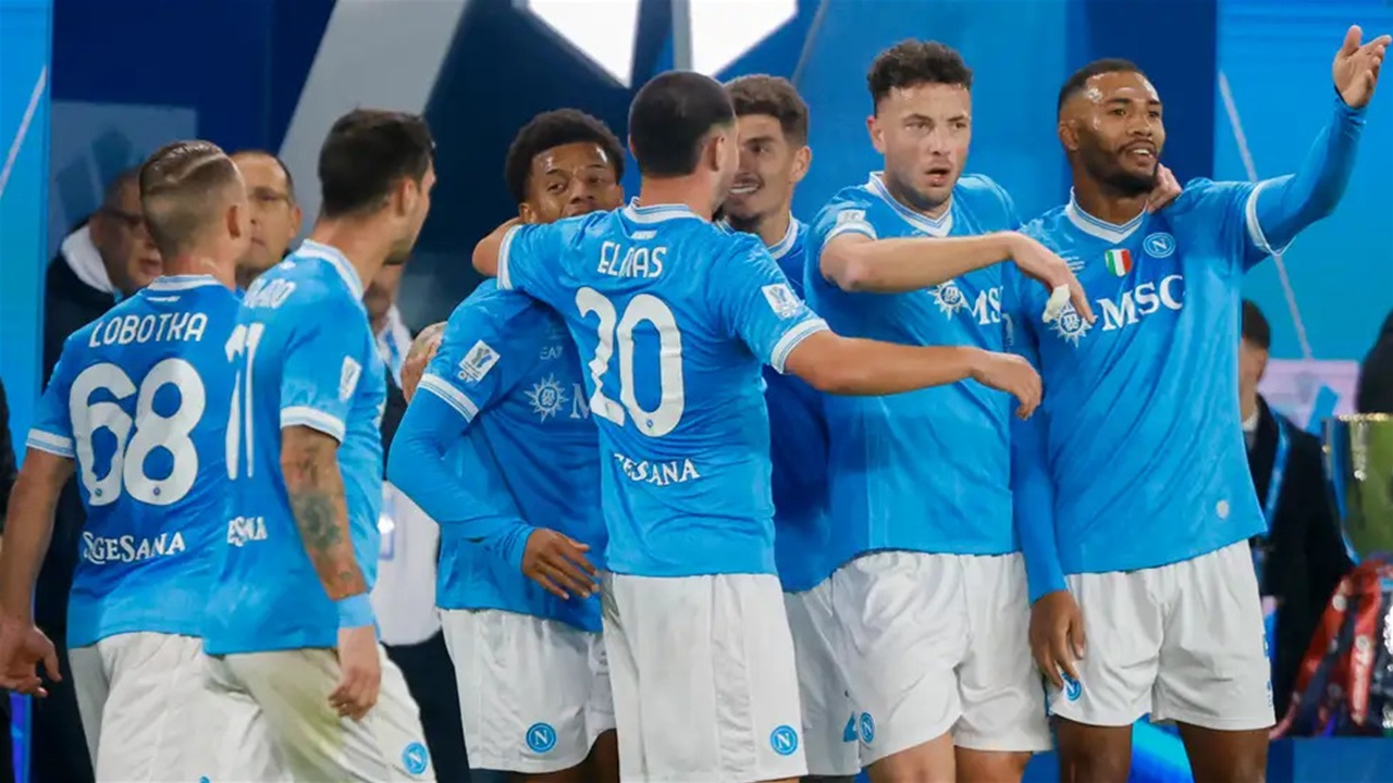 نابولي يتوج بطلا للسوبر الإيطالي