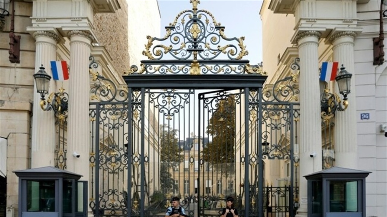 بتهمة إهانة الشرطة.. اعتقال "مؤثر عربي" في فرنسا