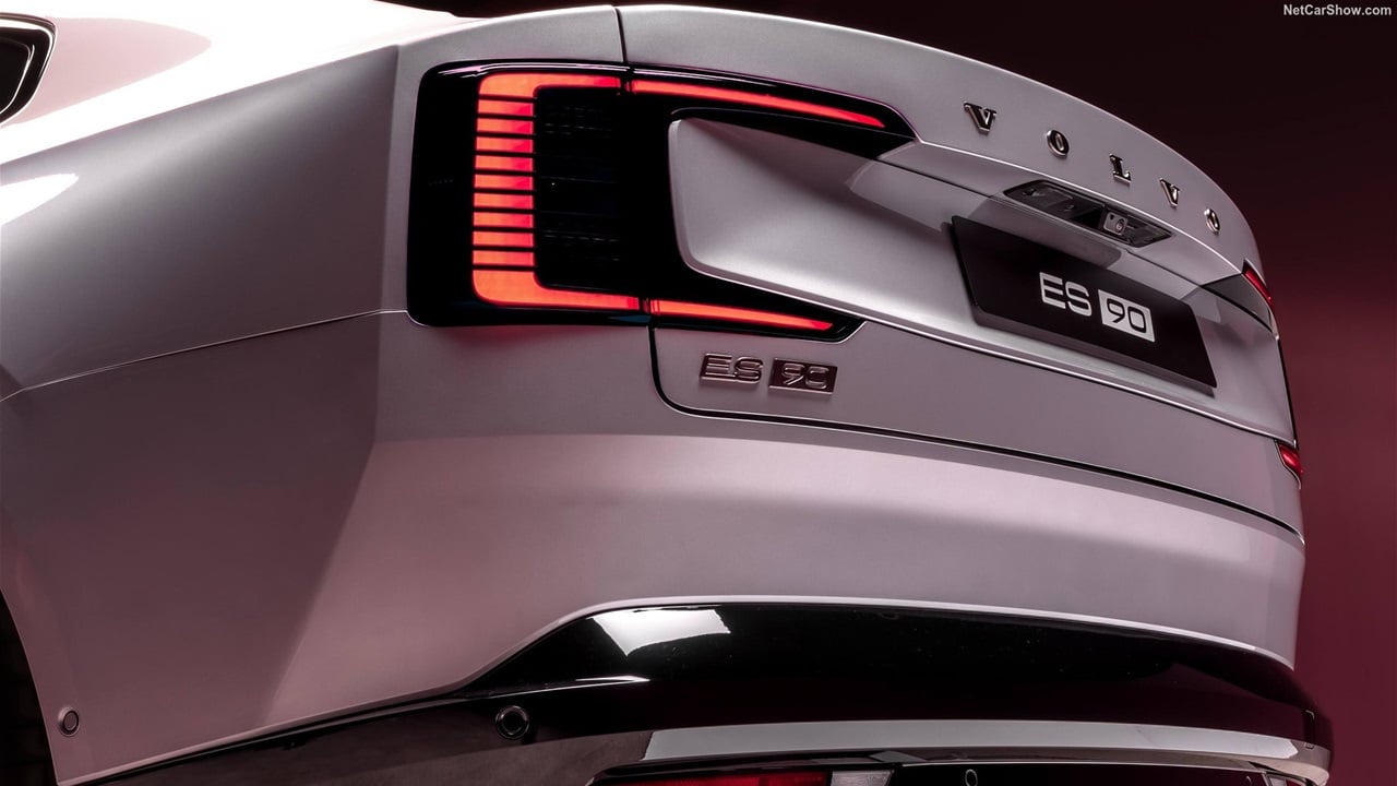 فولفو ES90: وعود كبيرة وتنفيذ لا يرتقي للتطلعات