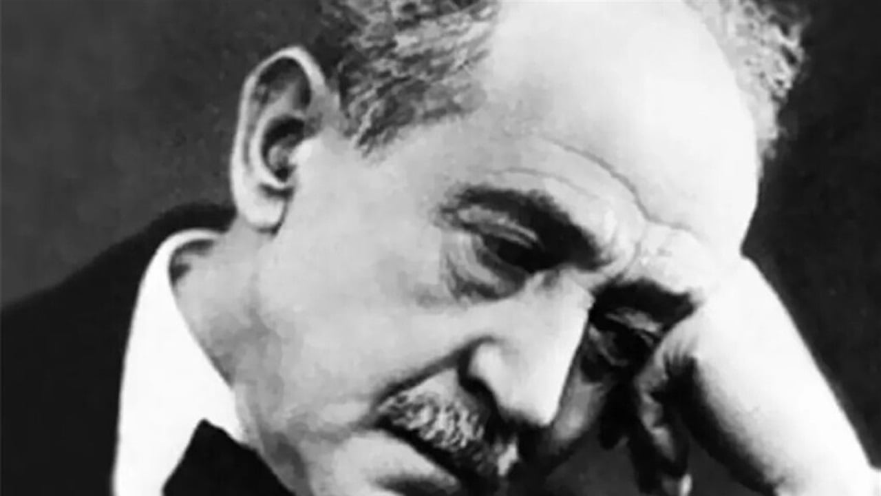 بعد نقل رفاته إلى مقبرة الخالدين.. مصر تزيل ضريح أمير الشعراء أحمد شوقي