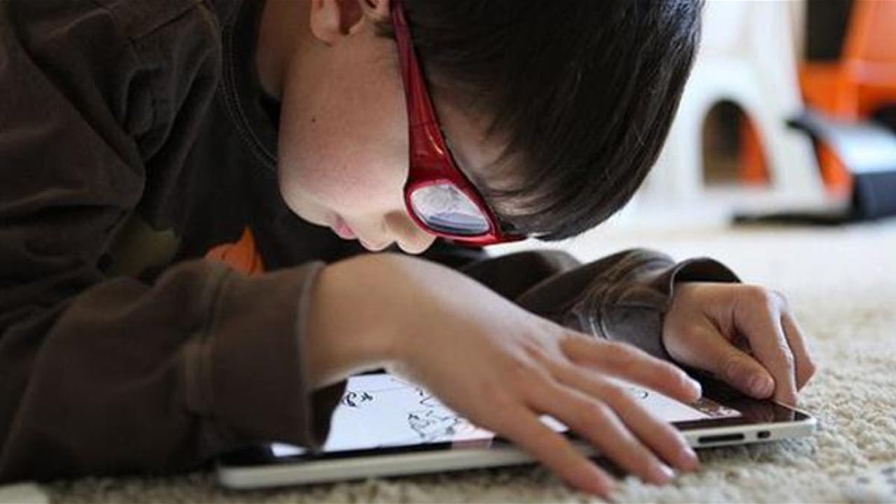 إعدادات لا تتجاهلها قبل أن تسلّم طفلك "آيباد"