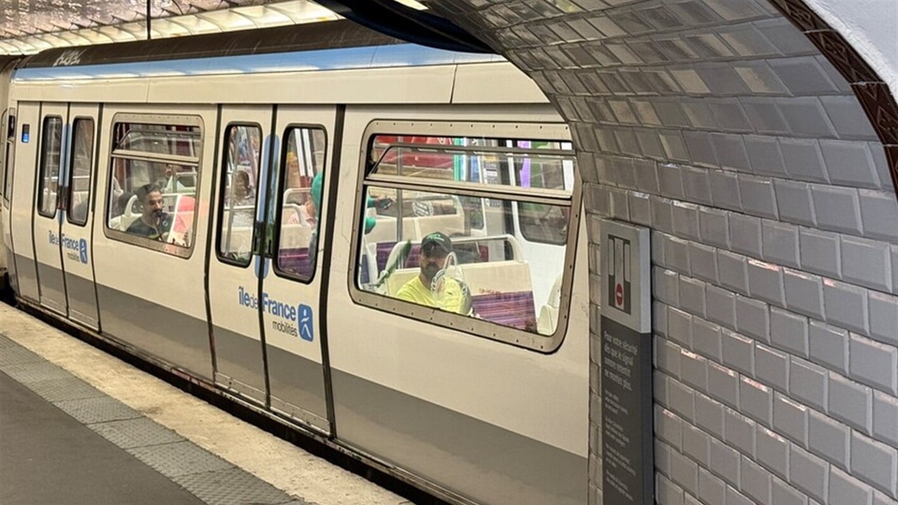 رجل يطعن 3 نساء في مترو الانفاق بباريس.. البحث عن الجاني مستمر 