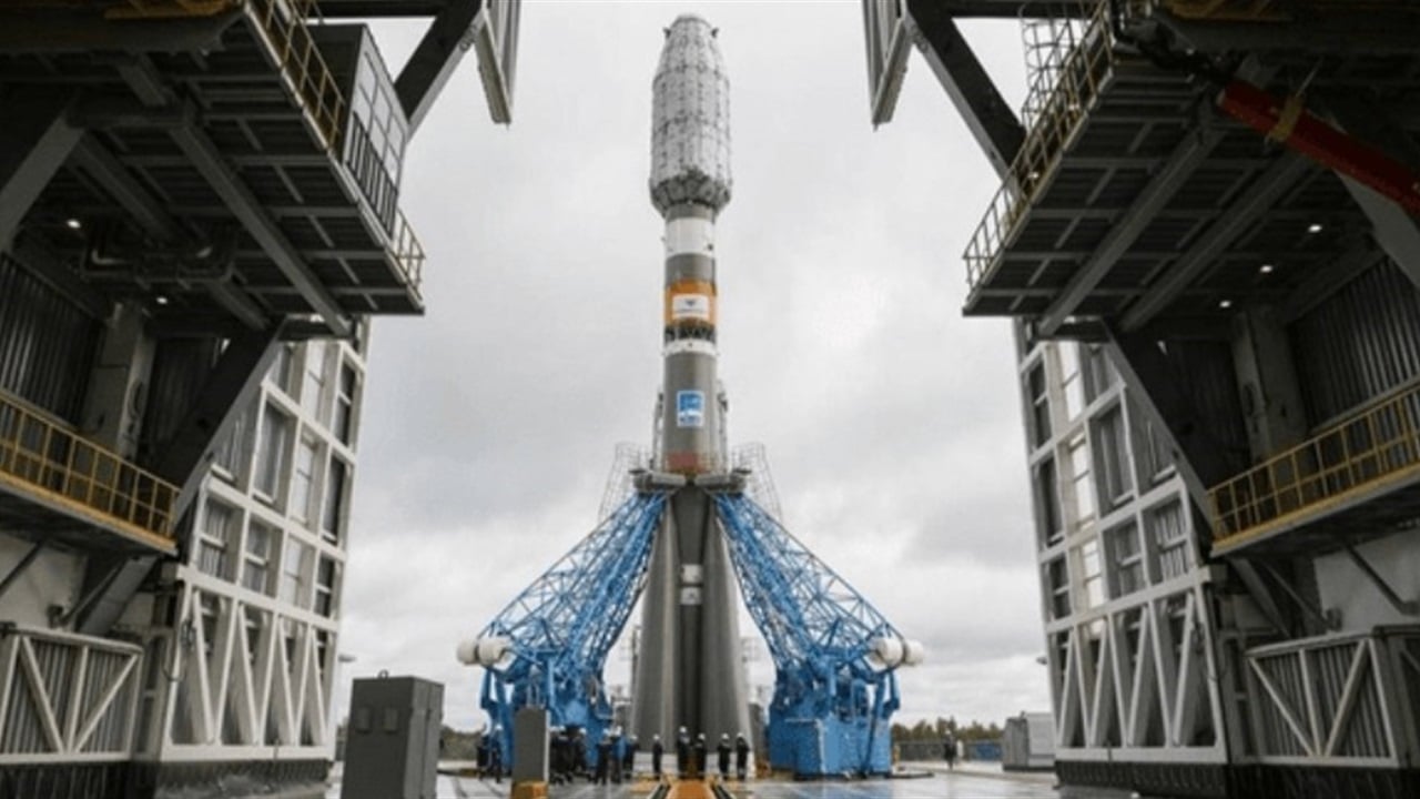 من محطة روسية.. إيران تطلق 3 اقمار صناعية دفعة واحدة