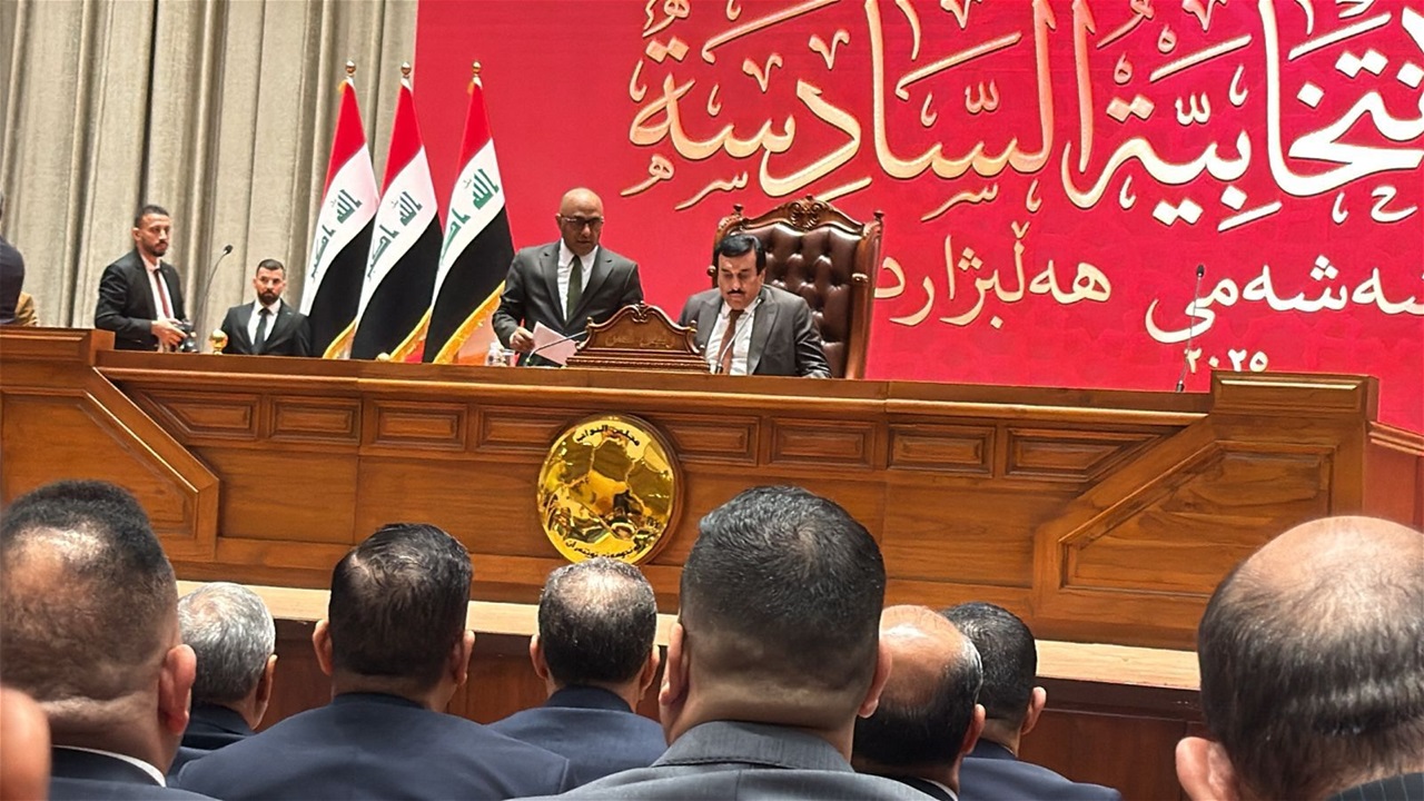 نواب الدورة السادسة يؤدون اليمين الدستورية تحت قبة البرلمان – عاجل 