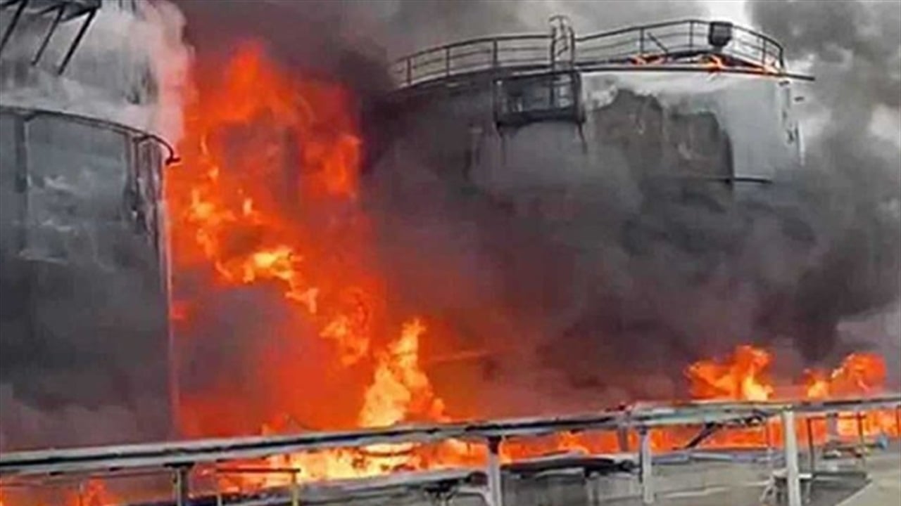 أوكرانيا تعلن قصف مستودع نفط وترسانة صواريخ في روسيا 