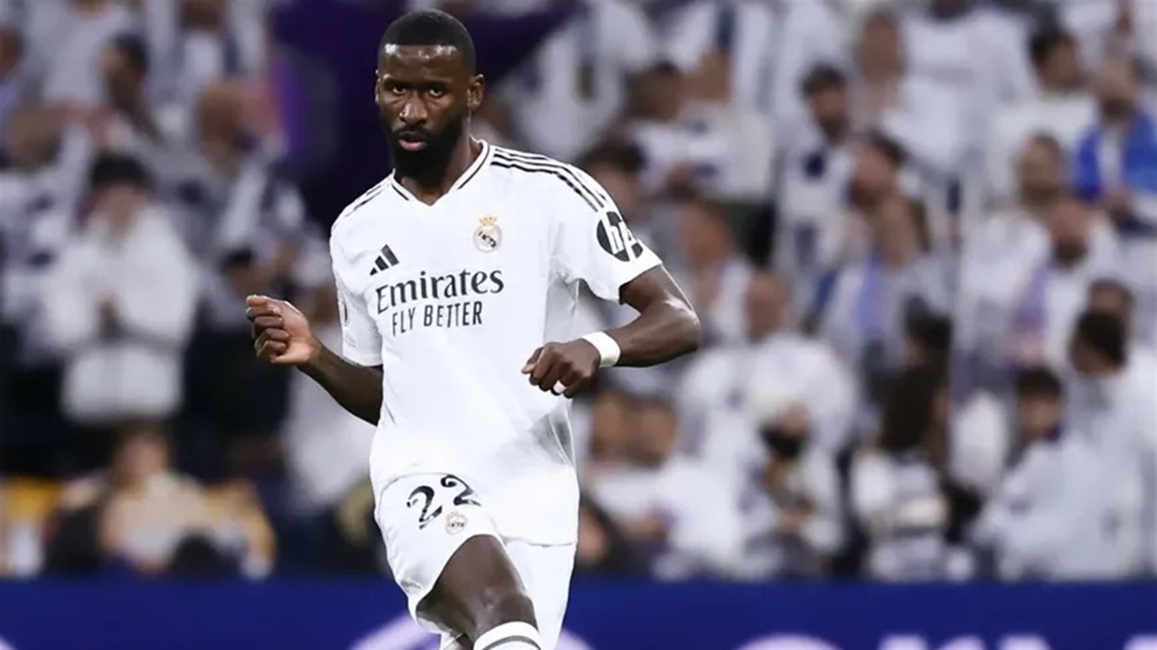 رونالدو يضغط على إدارة النصر لضم مدافع ريال مدريد