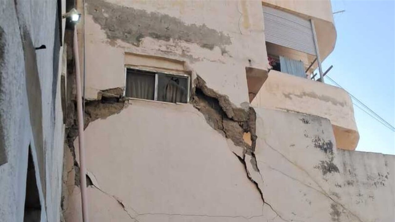 ‌انهيار مبنى سكني في طرابلس اللبنانية (فيديو)