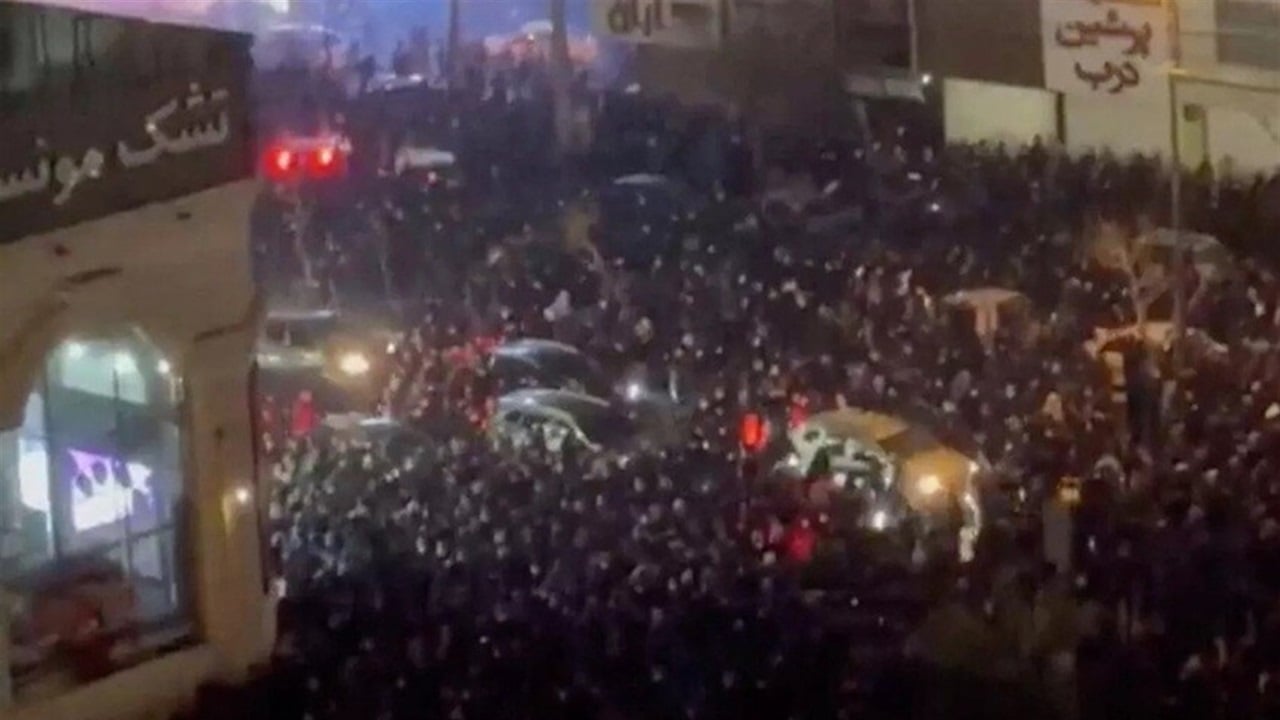 مصرع مدع عام وعنصرين أمنيين خلال أعمال شغب واسعة في خراسان الإيرانية  