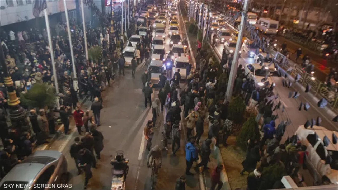 بهلوي يدعو لاستمرار الاحتجاجات والسيطرة على مراكز المدني في ايران