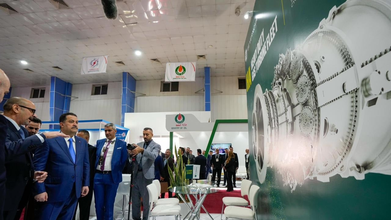 السوداني يعلن عن خطة على مستوى الاقضية والنواحي للتحول الى الطاقة المتجددة