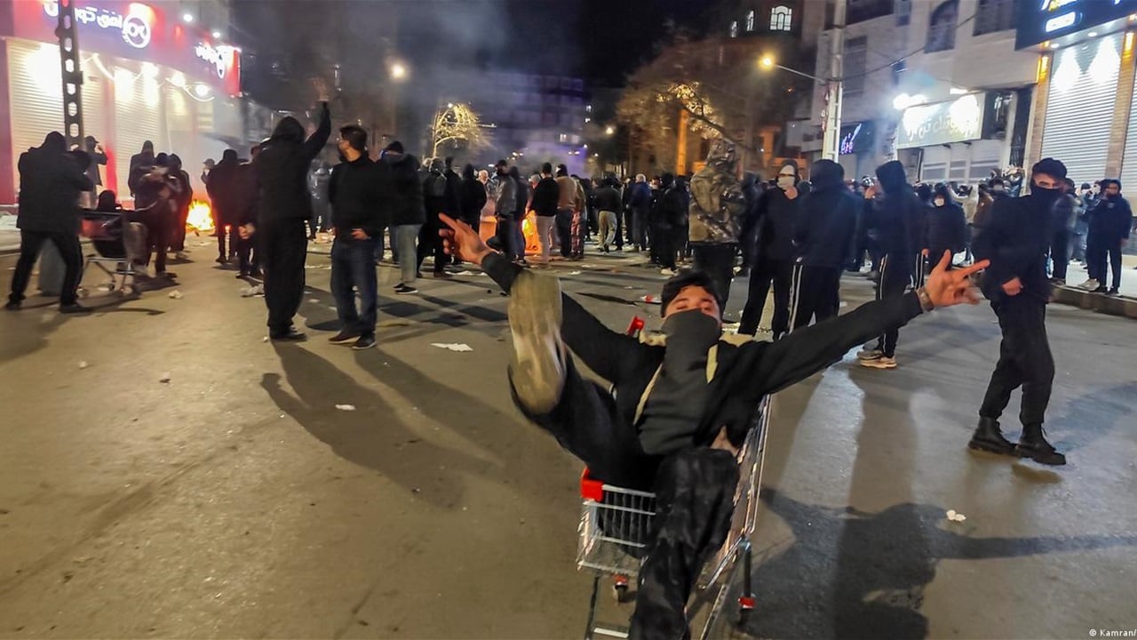 واشنطن: قلقون من استخدام إيران لحزب الله وميليشيات عراقية لقمع الاحتجاجات