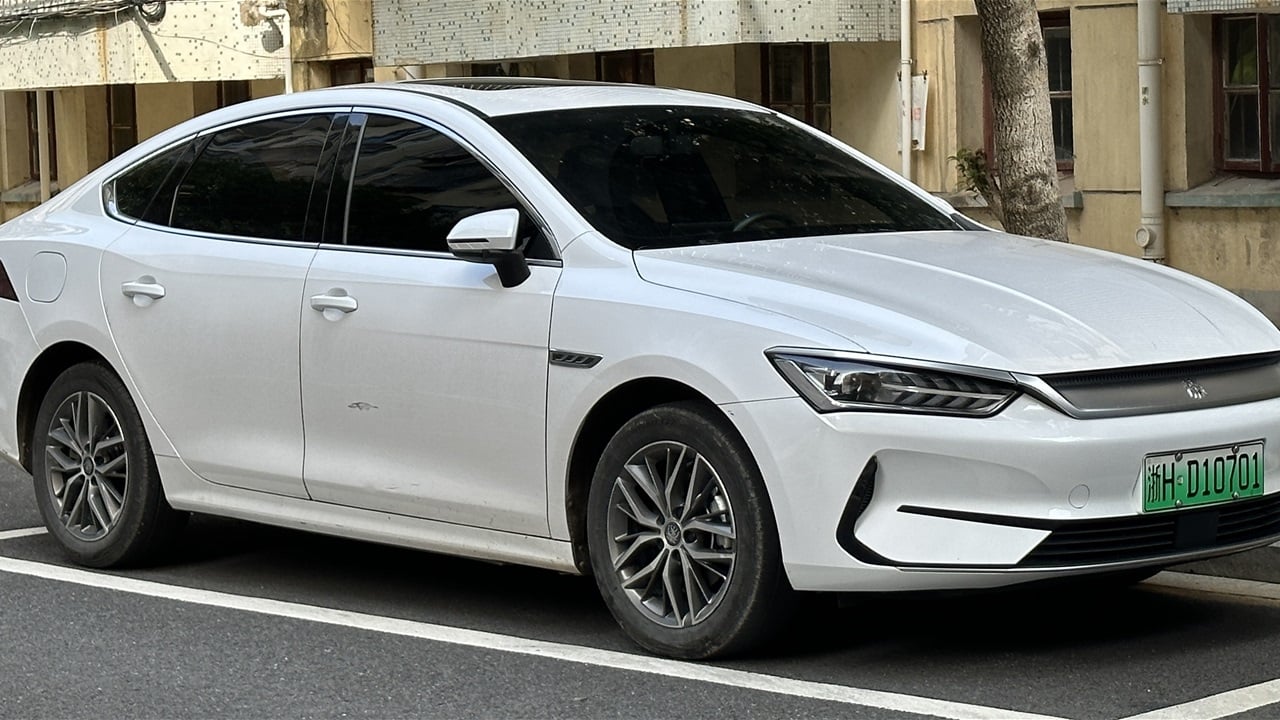 الكهرباء تدخل السوق العراقي: صعود السيارات الهجينة وبدايات المركبات الكهربائية