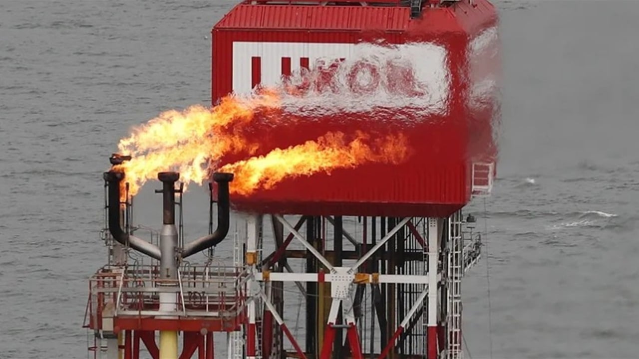 أوكرانيا تقصف منشآت نفطية روسية ببحر قزوين