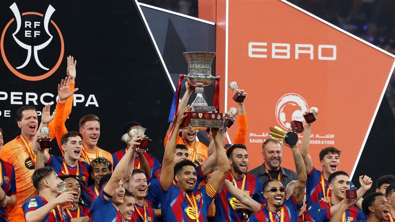 في نهائي مثير.. برشلونة يتوج بكأس السوبر على حساب ريال مدريد