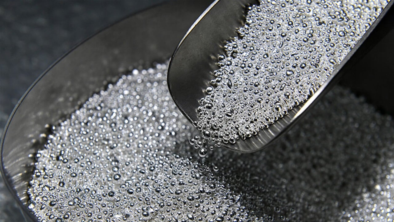 الفضة تسجل قفزة والأسعار تصل لمستويات تأريخية