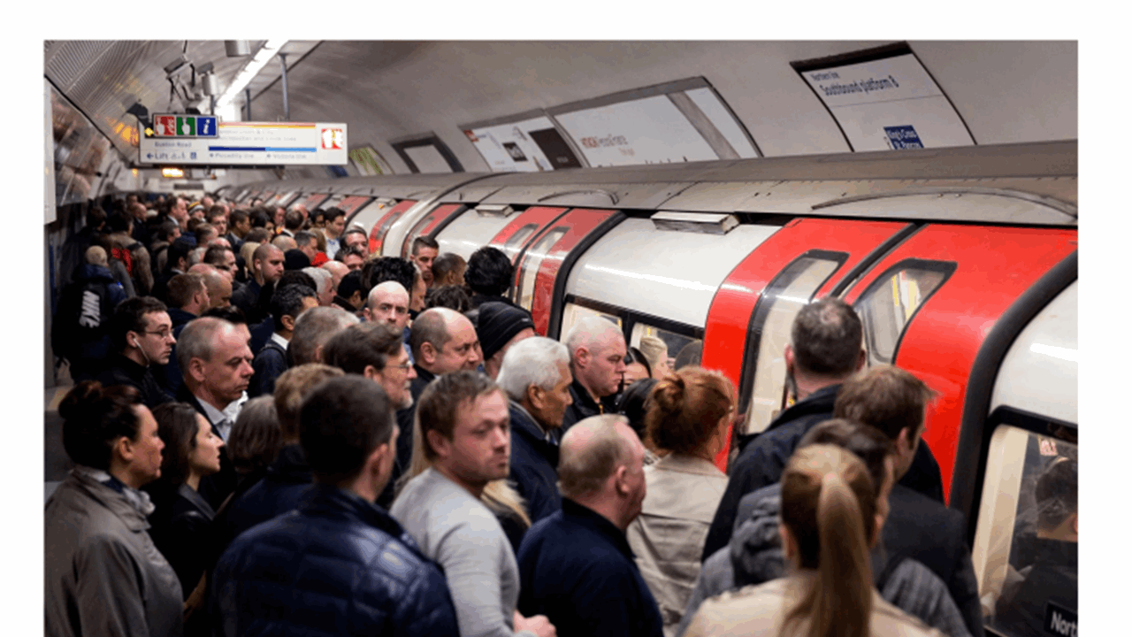 "يوم بلا سراويل".. ظاهرة تثير المخاوف لدى النساء