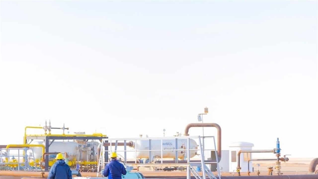 المباشرة بعمليات الحفر في حقل عكاس واستهداف إنتاج 100 مقمق من الغاز خلال 2026