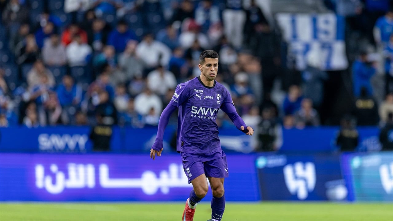 الهلال يودع جواو كانسيلو.. برشلونة يرحب ويمنحه الرقم "2"