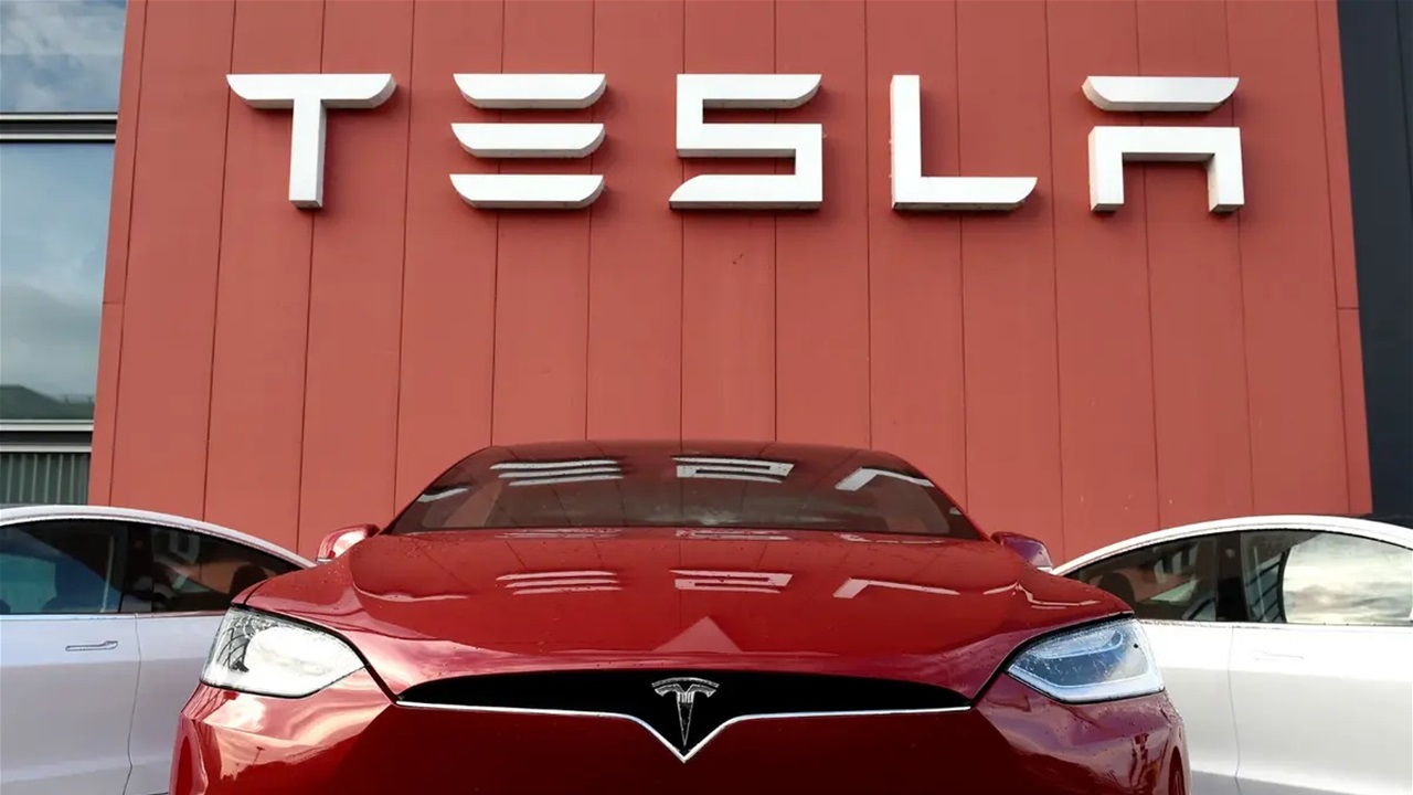 "تسلا".. المال مقابل القيادة الذاتية الكاملة