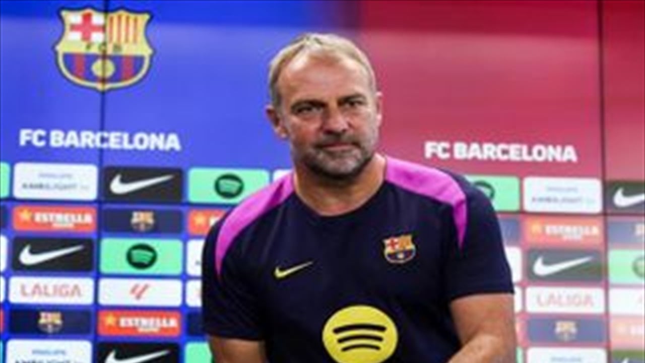 فليك يفقد صبره ويحسم بقاء مخيب الامال في برشلونة