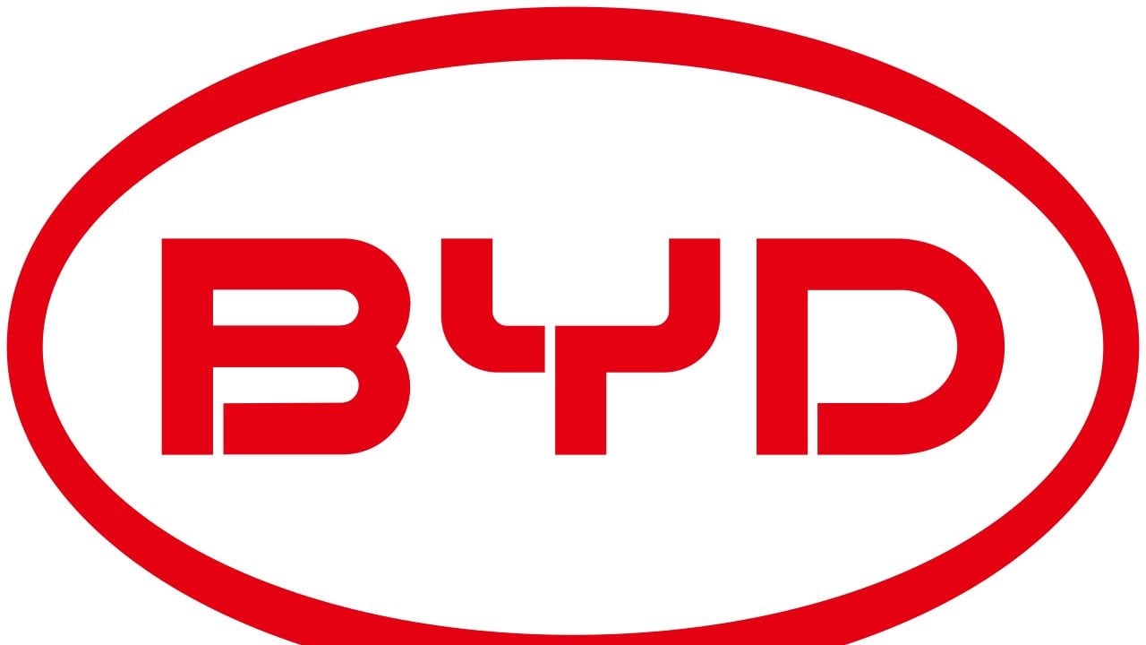 ثلاث جهات رئيسية تتحكم باستيرادها.. خفايا ملف احتكار سيارات "BYD" في العراق بيد النزاهة والقضاء