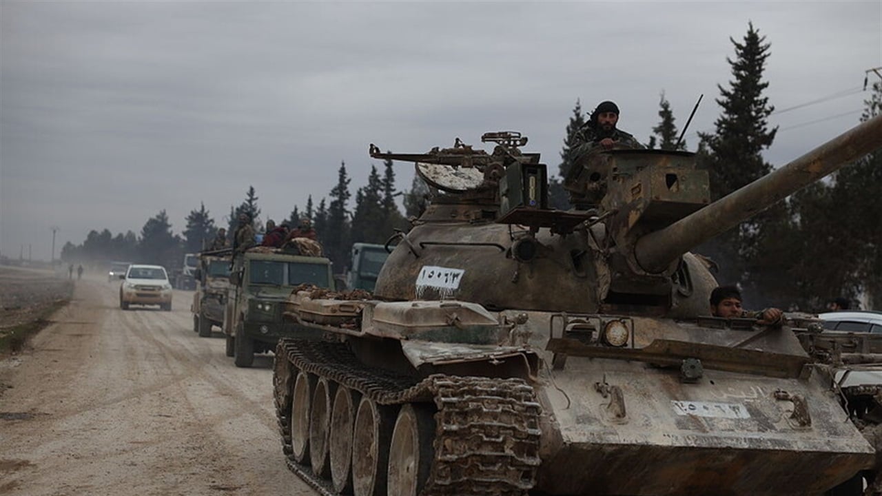 الجيش السوري يقتحم مدينة الطبقة وتطويق مطارها العسكري