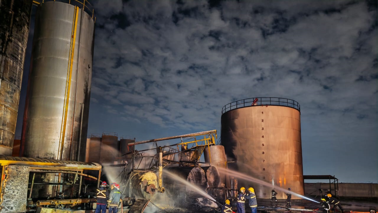 السيطرة على حريق اندلع في معمل للأسفلت شرقي بغداد