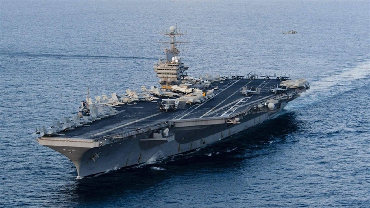 حاملة طائرات أمريكية تعبر مضيق ملقا
