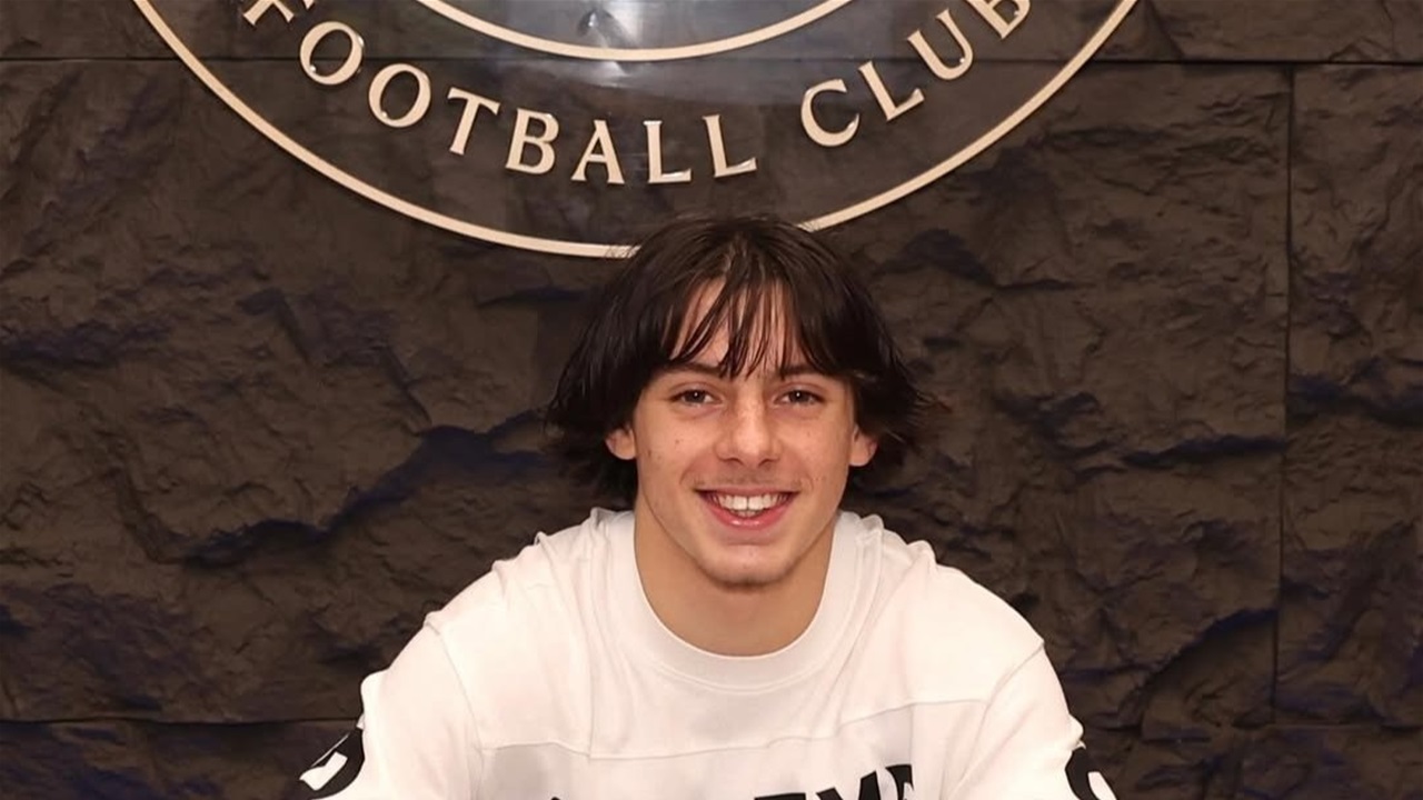 من هو "ميسي المغرب" الذي وقع لتشيلسي؟