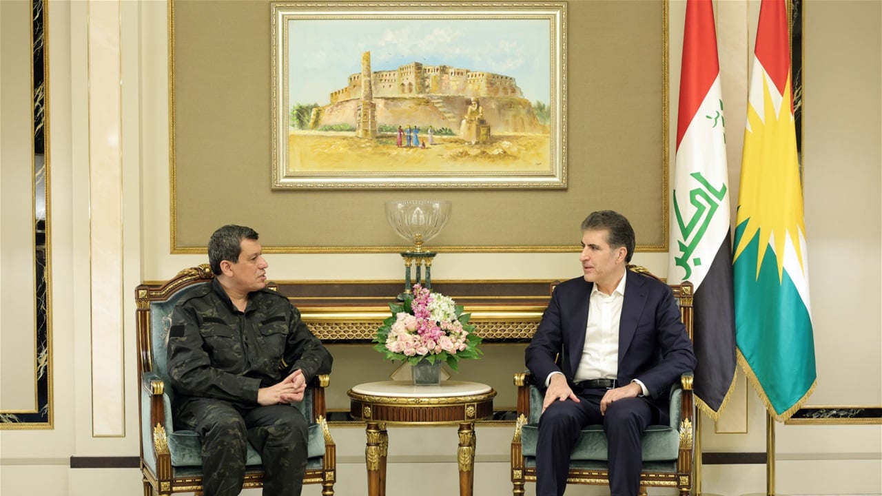 بارزاني يستقبل عبدي في أربيل: دعوة لاستئناف الحوار مع دمشق وحماية حقوق الكرد
