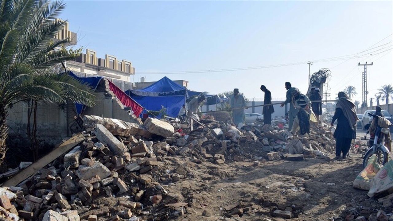 أوقع 7 ضحايا.. انتحاري يفجر نفسه داخل حفل زفاف في باكستان