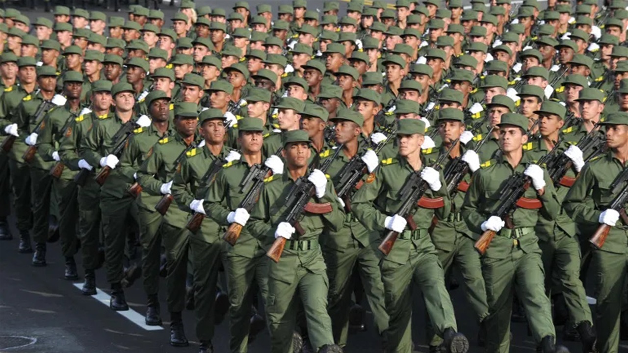 كوبا تستعد لـ"عدوان" أمريكي: تدريبات عسكرية وخطط للتحول إلى حالة الحرب