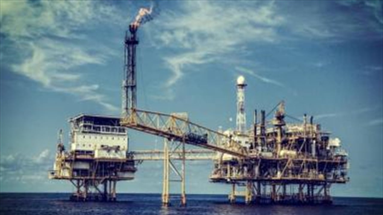 الاسطول الأمريكي المتجه الى ايران يضيف مكاسب جديدة لاسعار النفط