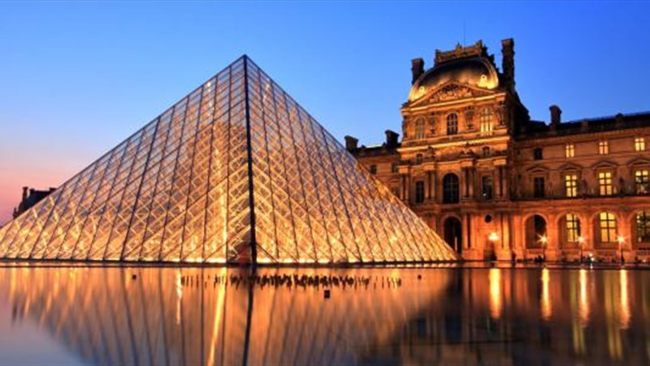 فرنسا.. متحف اللوفر يوصد ابوابه مجدداً