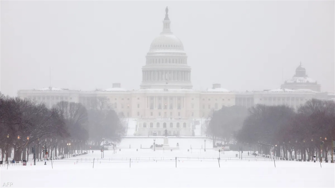 عاصفة ثلجية تشل الحياة في اميركا.. و اكثر من 600 الف منزل بلا كهرباء