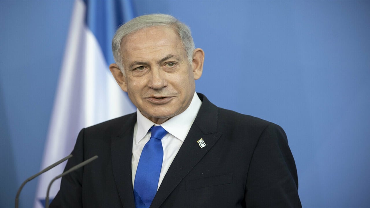 تلفون نتنياهو بلاصق على الكاميرا يثير جدلا (صورة)