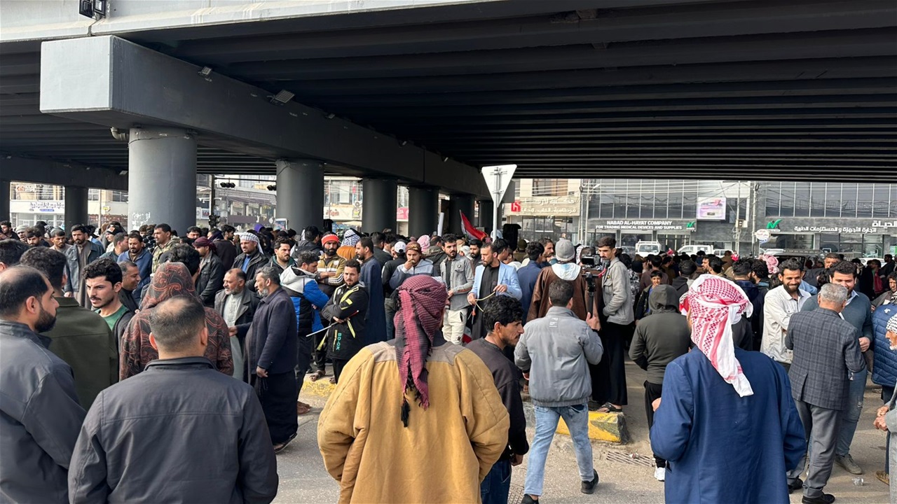 ميسان.. تظاهرة حاشدة لأصحاب معامل الطابوق احتجاجا على قطع حصص النفط الأسود