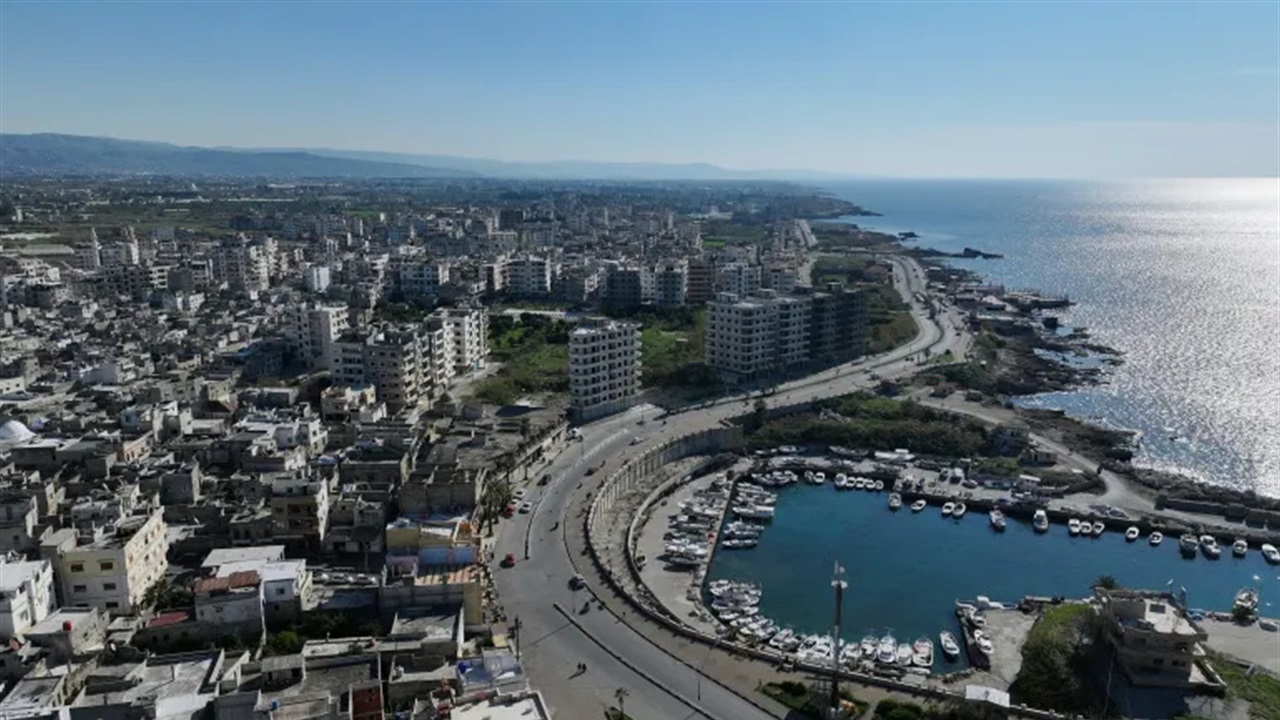 "أثار جدلا واسعا".. قرار سوري يمنع تبرّج الموظفات