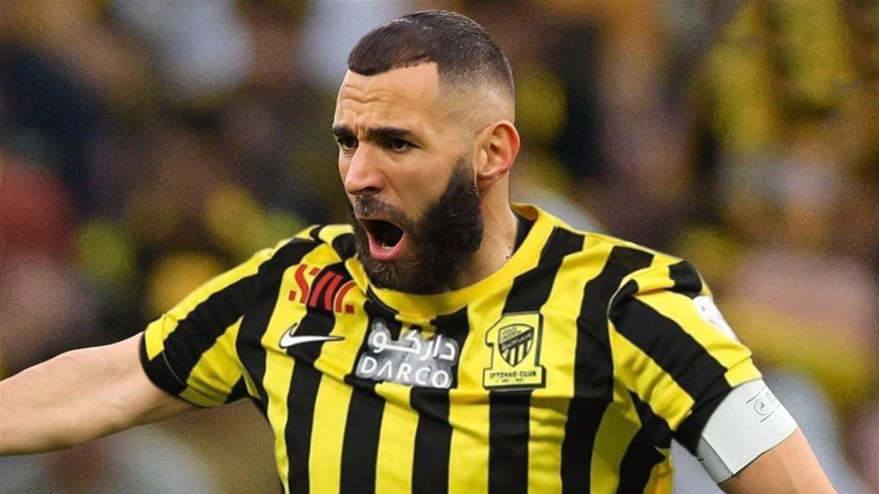 بنزيما يقترب من الهلال حتى نهاية الموسم