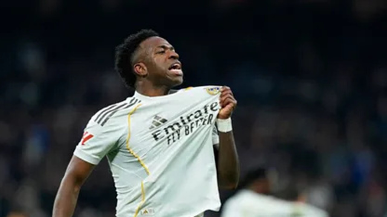 الهلال السعودي يحسم جدل التعاقد مع فينيسيوس