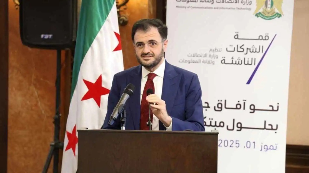 وزير يرد شعريًا على مواطن اشتكى انقطاع الإنترنت