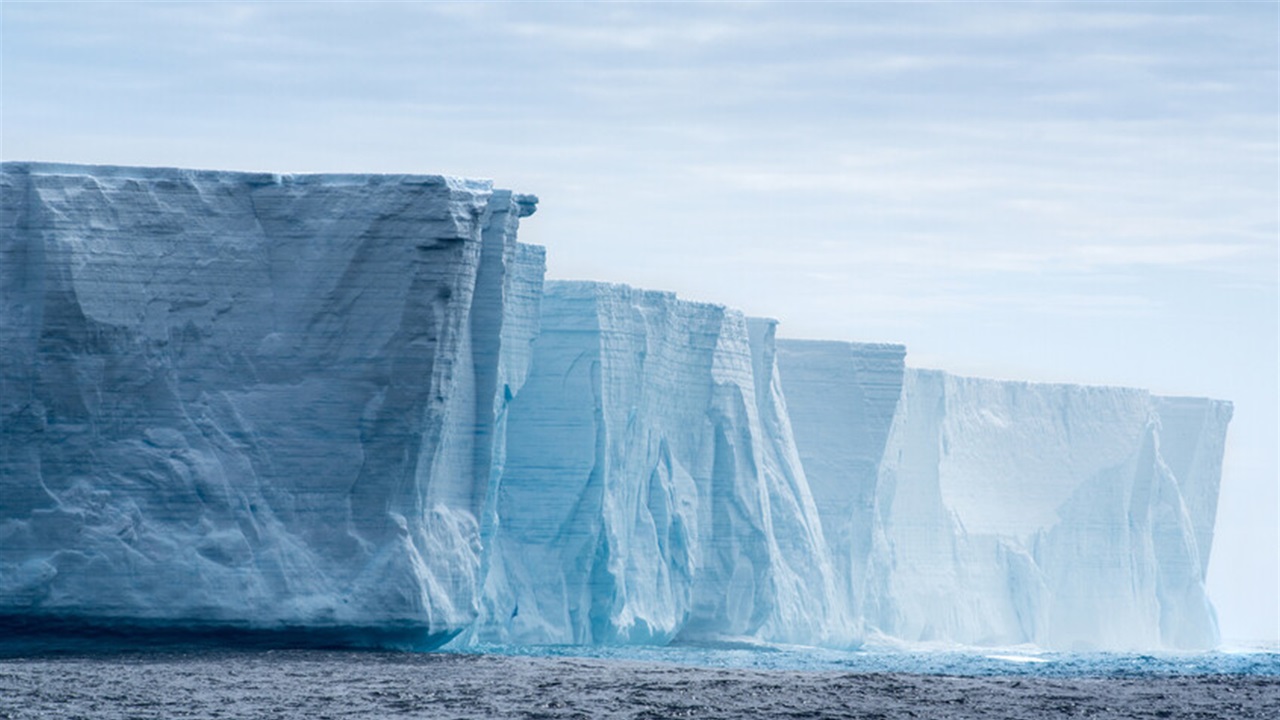 بناء جدار تحت الماء.. علماء يحاولون منع ذوبان "نهر يوم القيامة الجليدي"