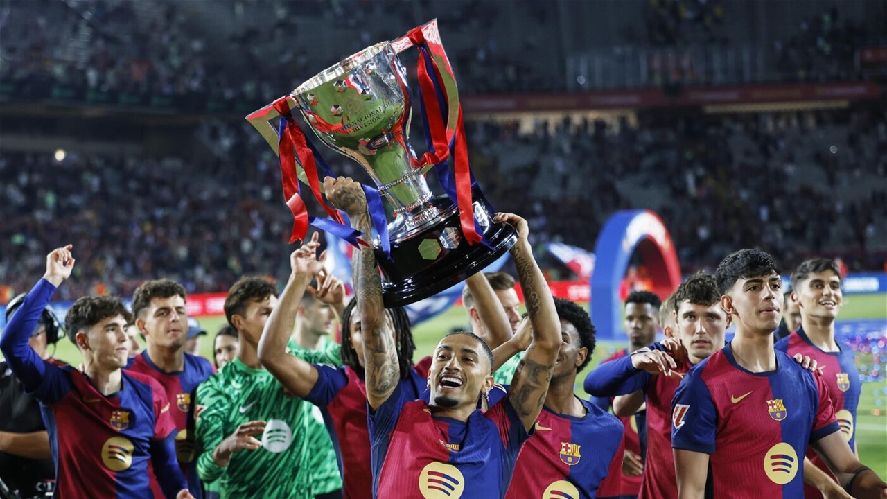 من راديو برشلونة.. رافينيا يفوز بجائزة توريسكي 