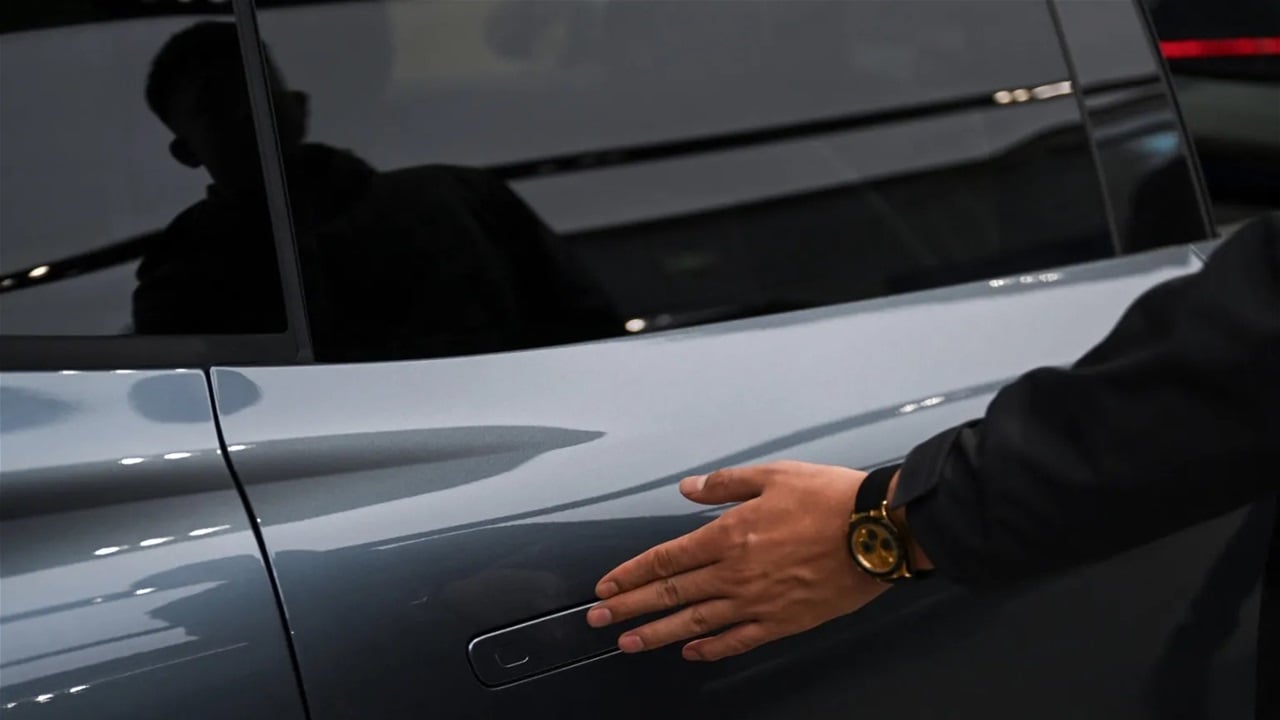 مقابض الأبواب المخفية: حين يتحول التصميم الذكي إلى نقطة ضعف قاتلة