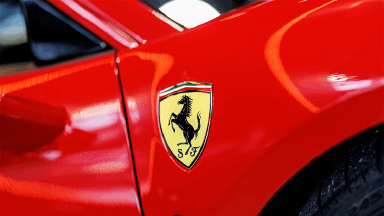 أول سيارة كهربائية من فيراري بلمسة تصميم آبل