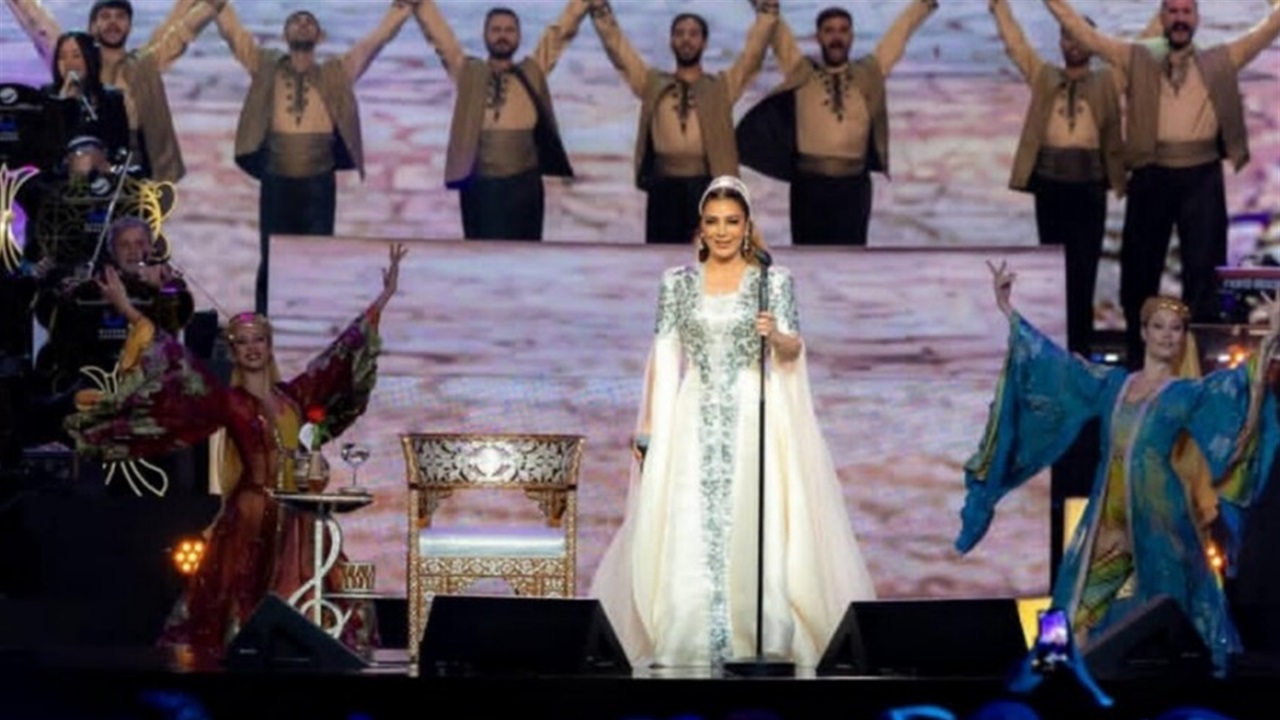 خلال حفلها بالرياض.. أصالة تلتقي خالها بعد 20 عاما من الفراق