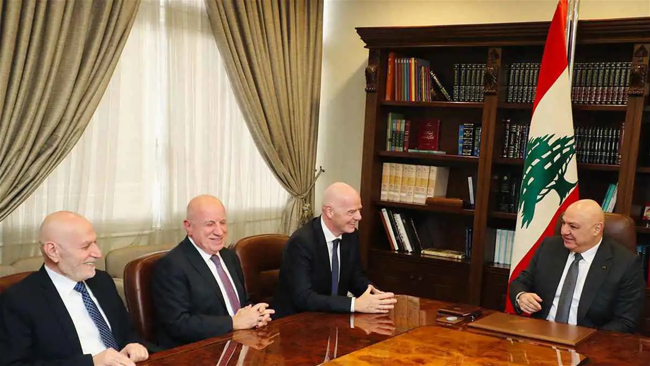 رسميا.. رئيس الفيفا يصبح لبنانيا