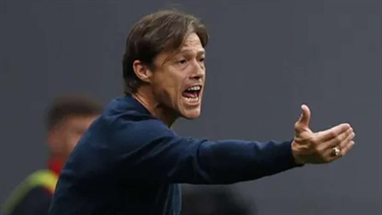 7 مباريات دفعة واحدة.. عقوبة قاسية تهز مدرب إشبيلية